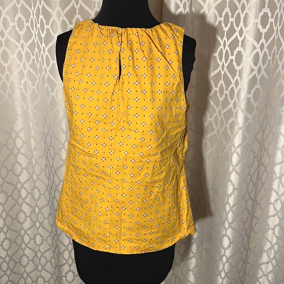 Worthington Size M women’s sleeveless top. Yellow with button on back. - Picture 5 of 8